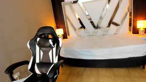  Linda  online show from January 2026 06:46:02 PM