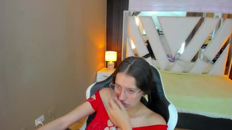  Linda  online show from April 2026 06:37:01 PM