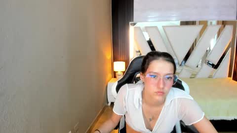  Linda  online show from April 2026 07:05:02 PM