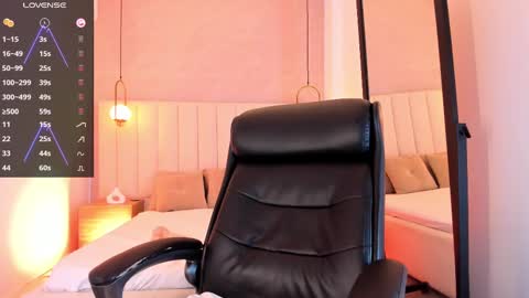 Snapshot of linda_cameron chatting on February 2025 08:17:01 AM Laura Garca online show from February 2025 08:17:01 AM