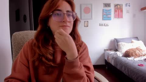 Snapshot of linda_giggle chatting on December 2024 07:43:02 PM Giggles online show from December 2024 07:43:02 PM