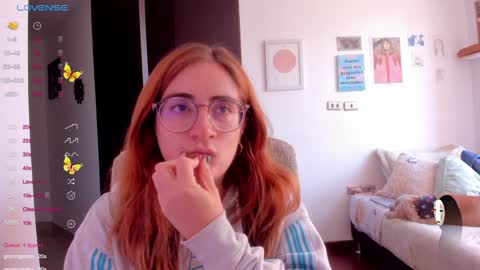 Snapshot of linda_giggle chatting on January 2025 07:50:01 PM Giggles online show from January 2025 07:50:01 PM