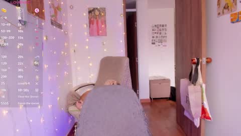 Snapshot of linda_giggle chatting on September 2025 02:19:01 PM Giggles online show from September 2025 02:19:01 PM