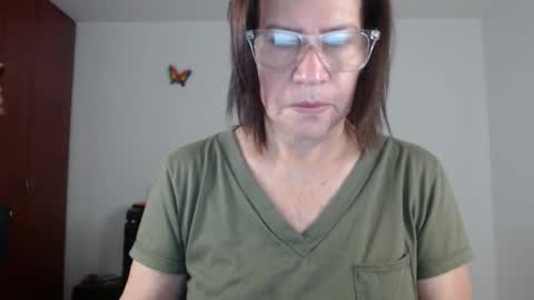 Snapshot of linda_hanna1977 chatting on November 2025 04:53:01 PM Linda Hanna online show from November 2025 04:53:01 PM