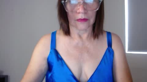Snapshot of linda_hanna1977 chatting on November 2025 02:06:02 PM Linda Hanna online show from November 2025 02:06:02 PM