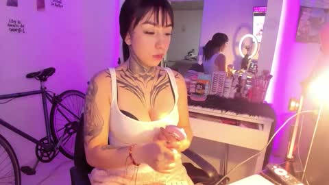 Snapshot of linda_milleer_ chatting on February 2026 09:35:01 PM Lindaa maria online show from February 2026 09:35:01 PM