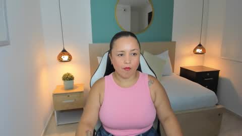 Snapshot of linda_rios_ chatting on January 2025 06:54:02 PM L I N D A online show from January 2025 06:54:02 PM