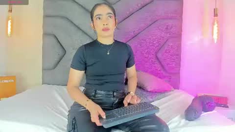 Linda Saenz online show from June 2026 04:48:02 AM