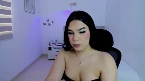 Snapshot of linda_zaam8386 chatting on September 2025 06:20:01 PM online show from September 2025 06:20:01 PM