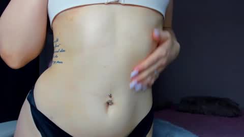 linda Mon Tue Thu Fri Sun Sa GMT 3 1000pm - 1700pm  online show from January 2025 08:31:02 PM