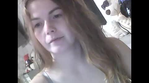 Snapshot of lindaahskys chatting on October 2025 08:42:01 PM LindaAhSkys online show from October 2025 08:42:01 PM