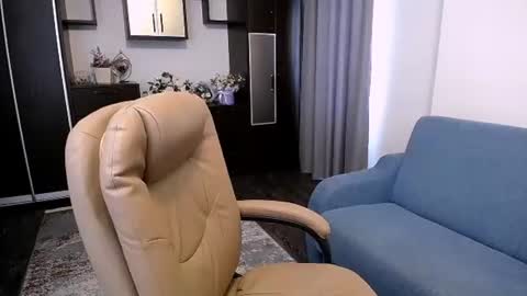 Linda Liony online show from June 2026 12:15:01 PM