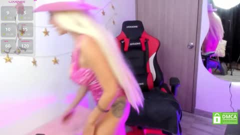 Snapshot of lindasilverstone chatting on October 2025 11:31:01 PM Linda Silverstone online show from October 2025 11:31:01 PM