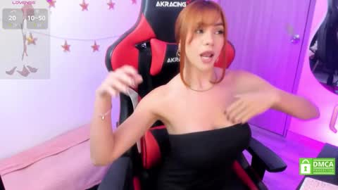 Snapshot of lindasilverstone chatting on February 2026 10:59:01 PM Linda Silverstone online show from February 2026 10:59:01 PM