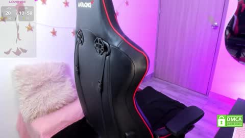 Snapshot of lindasilverstone chatting on March 2026 06:07:01 PM Linda Silverstone online show from March 2026 06:07:01 PM