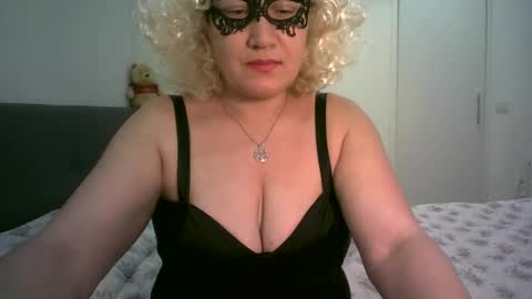LindaXSmile online show from February 2025 09:37:02 PM