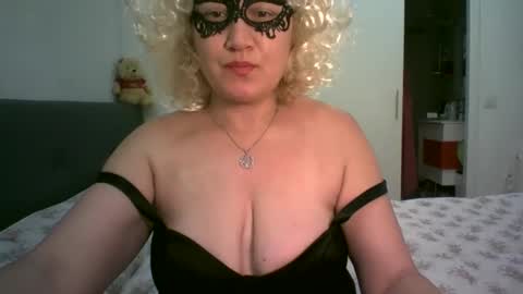 LindaXSmile online show from February 2025 12:41:01 AM