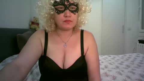 LindaXSmile online show from February 2025 08:00:02 PM