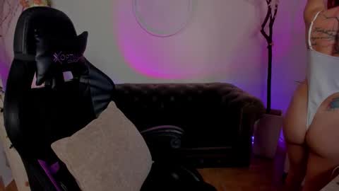 Snapshot of lindsay_khaleesi chatting on September 2025 11:37:02 PM Lindsay online show from September 2025 11:37:02 PM