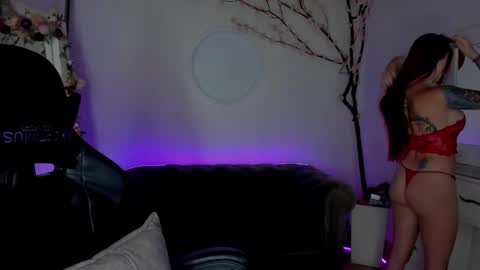 Lindsay    online show from January 2026 09:20:01 PM