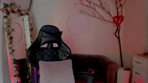 Snapshot of lindsay_khaleesi chatting on May 2026 03:09:02 PM Lindsay online show from May 2026 03:09:02 PM