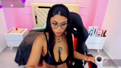 Snapshot of lindsay_martin chatting on March 2025 11:22:02 PM L I N D S A Y online show from March 2025 11:22:02 PM