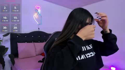Linda  online show from April 2026 03:32:02 AM