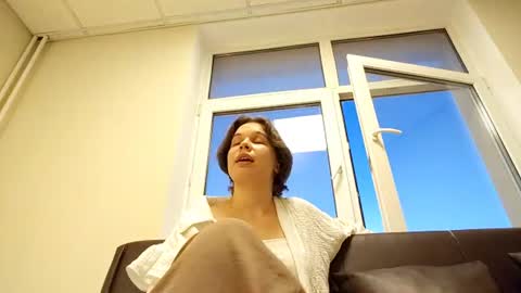 Linda  online show from June 2026 07:04:02 PM
