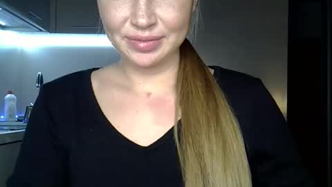 Anna online show from December 2025 10:17:02 PM