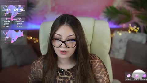 Snapshot of lindsyrawr chatting on May 2026 12:48:01 PM Lindsy online show from May 2026 12:48:01 PM