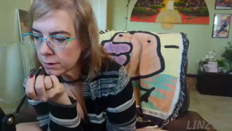 Linzy19 online show from September 2025 02:43:02 PM