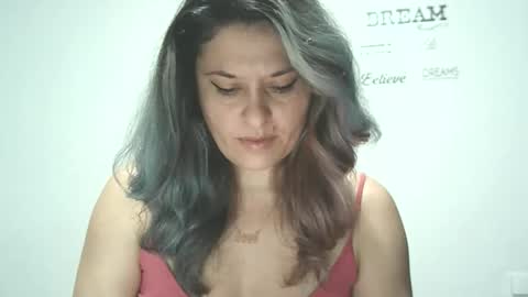 Snapshot of lionessmom chatting on November 2025 05:06:01 AM lionessmom online show from November 2025 05:06:01 AM