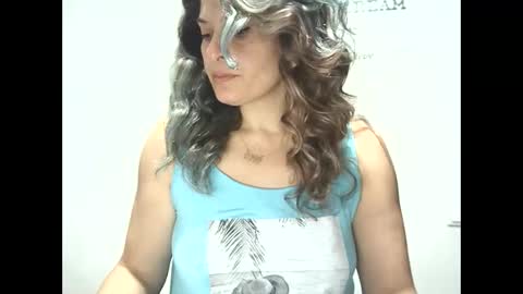 Snapshot of lionessmom chatting on November 2025 03:28:02 AM lionessmom online show from November 2025 03:28:02 AM