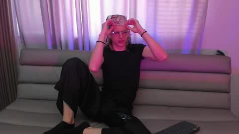 Snapshot of lior_evan chatting on November 2025 11:43:01 AM Lior evan online show from November 2025 11:43:01 AM