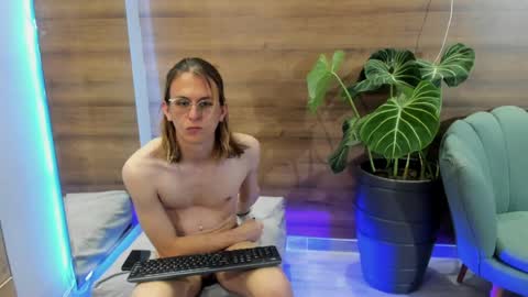 Snapshot of lior_evan chatting on May 2026 02:17:01 AM Lior evan online show from May 2026 02:17:01 AM