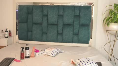 Liorah wolf online show from May 2026 08:14:01 PM
