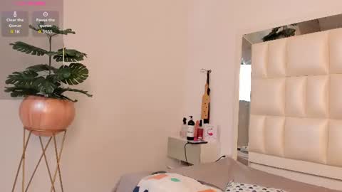 Liorah wolf online show from June 2026 08:18:01 PM
