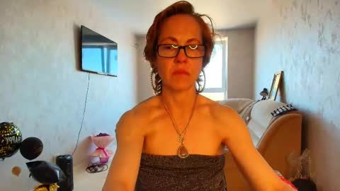 Liora Weiss online show from May 2026 09:24:01 AM