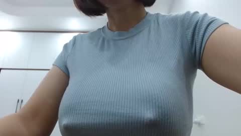 lisa_1011 online show from February 2026 10:27:01 PM