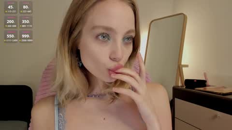 Lisa online show from December 2024 11:51:02 AM