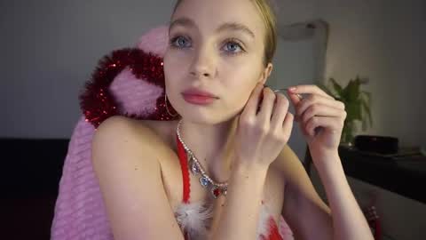 Lisa online show from December 2024 12:45:02 PM