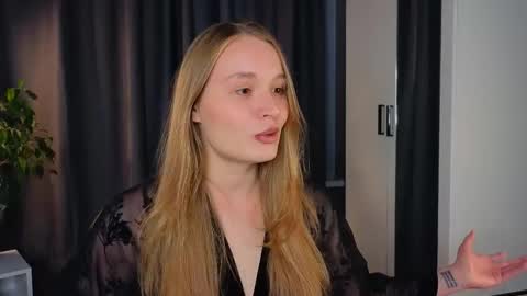 Snapshot of lisa_schiele chatting on September 2025 08:21:01 PM Elisabeth or Lisa online show from September 2025 08:21:01 PM