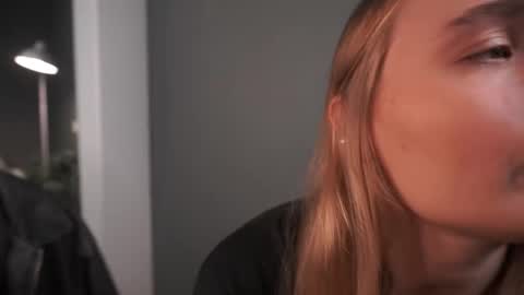 Elisabeth or Lisa online show from November 2025 08:00:01 PM