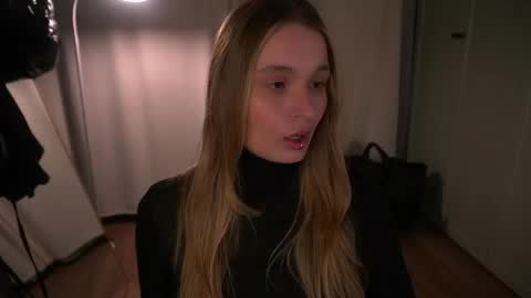 Elisabeth or Lisa online show from May 2026 08:04:02 PM