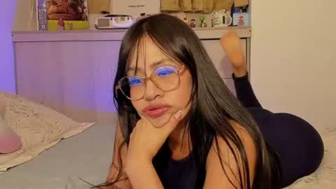 Snapshot of lisa_t08 chatting on June 2026 01:25:01 AM Lisa Thompson online show from June 2026 01:25:01 AM