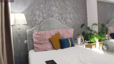lisacroft online show from June 2026 06:47:02 AM