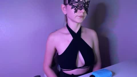 Lisa online show from September 2025 04:40:02 PM