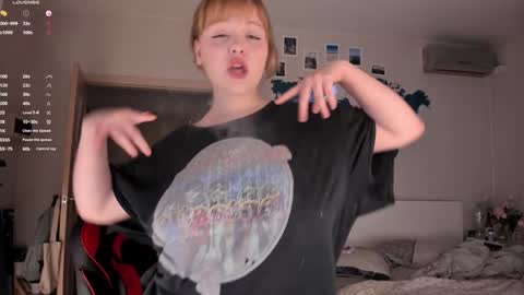 Snapshot of lisalaas chatting on December 2024 01:31:02 PM -Lisa- Help me to reach 100 thumbs up3 online show from December 2024 01:31:02 PM