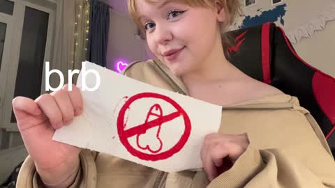 Snapshot of lisalaas chatting on December 2024 04:42:01 PM -Lisa- Help me to reach 100 thumbs up3 online show from December 2024 04:42:01 PM