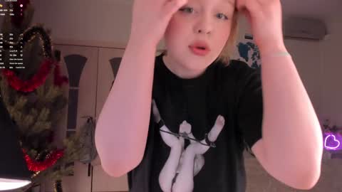 Snapshot of lisalaas chatting on January 2025 12:33:01 PM -Lisa- Help me to reach 100 thumbs up3 online show from January 2025 12:33:01 PM